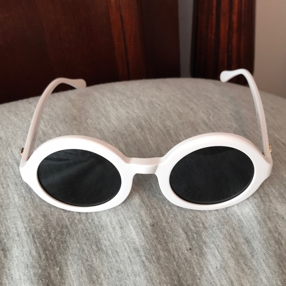 Chanel Vintage White Round Sunglasses - Picture 3 of 8